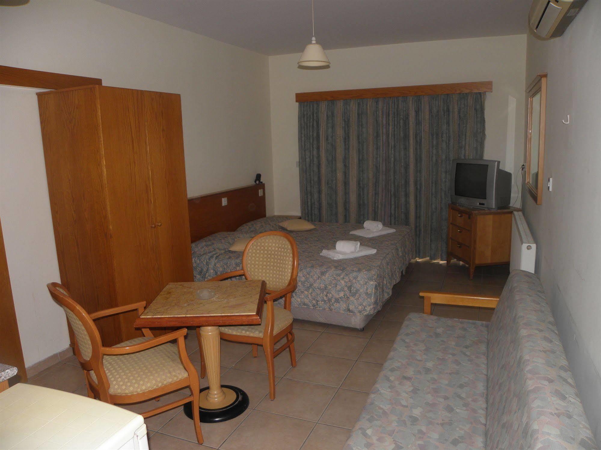Valana Hotel Apartments Limassol Exterior foto